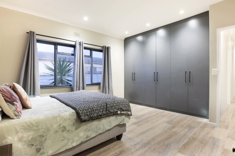 3 Bedroom Property for Sale in Bothasig Western Cape
